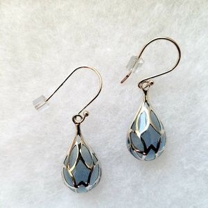 Pearly blues / drop earrings